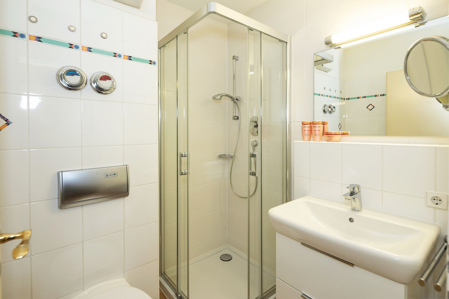 Strand-Park Strand-Park 101 Usedom - Badezimmer mit Dusche und Waschtisch