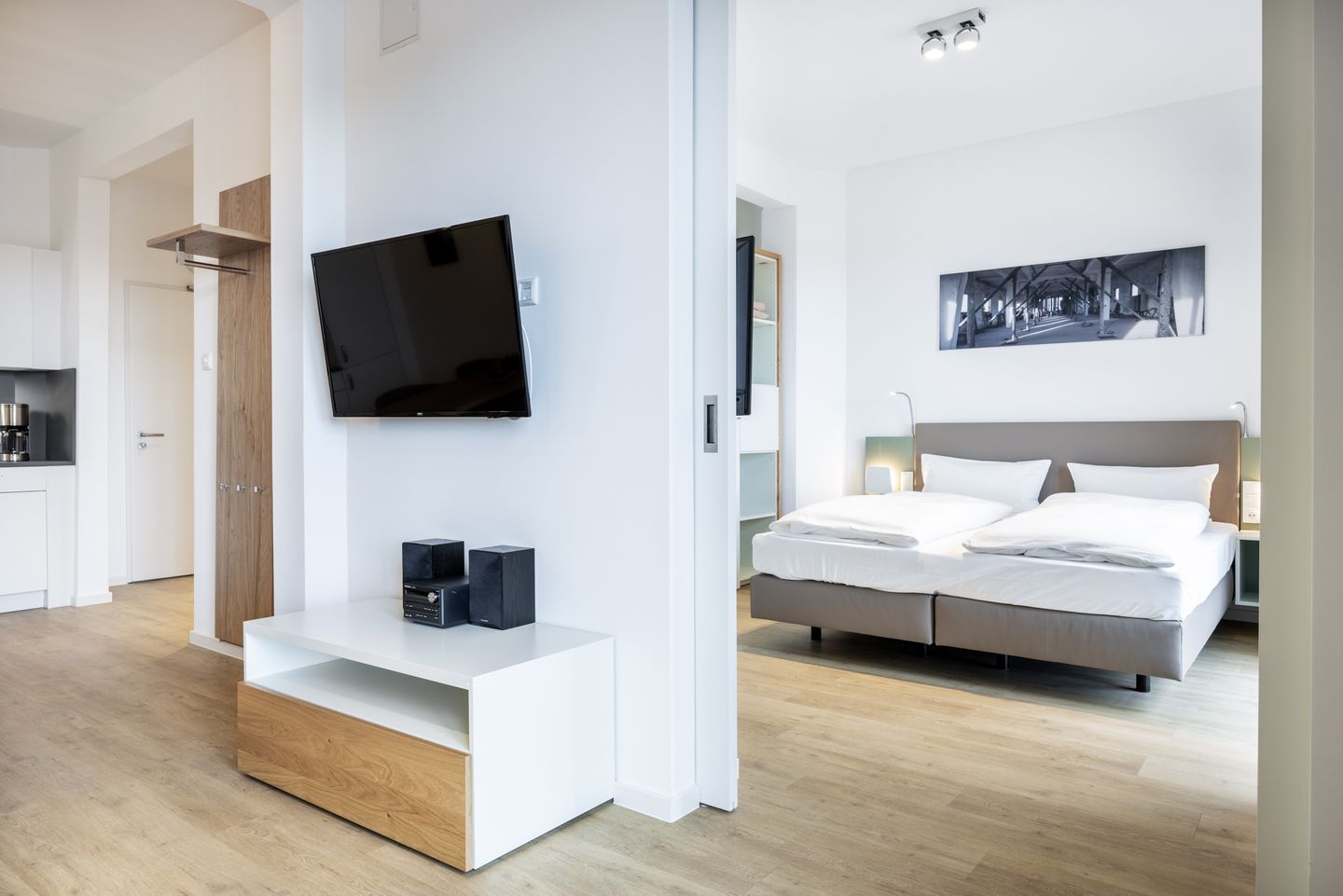 Krusespeicher Krusespeicher 2-43 Wismar - Wohn-/Essbereich mit Zugang zum Schlafzimmer