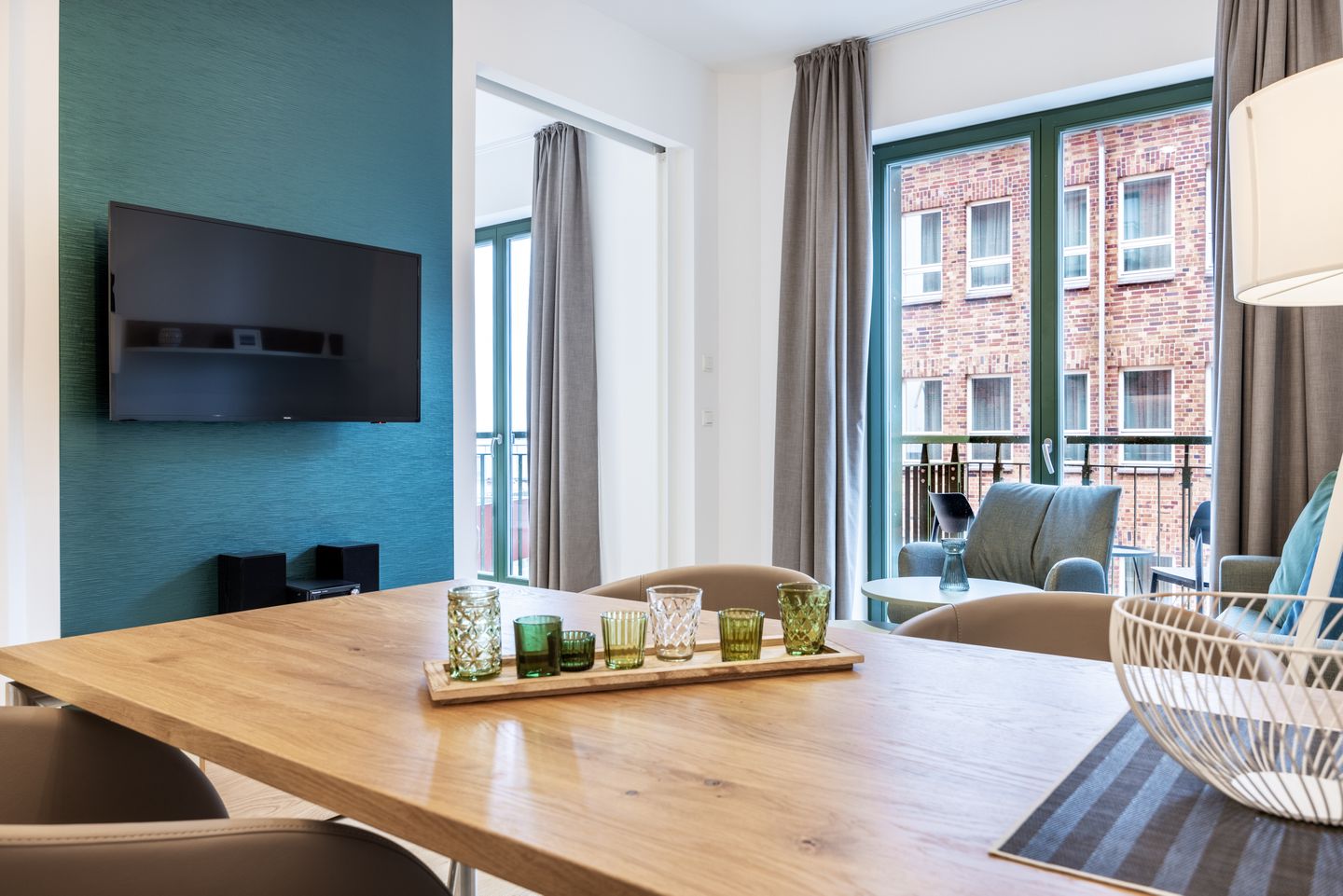 Krusespeicher Krusespeicher 3-45 Wismar - Wohn-/Essbereich mit Esstisch und TV