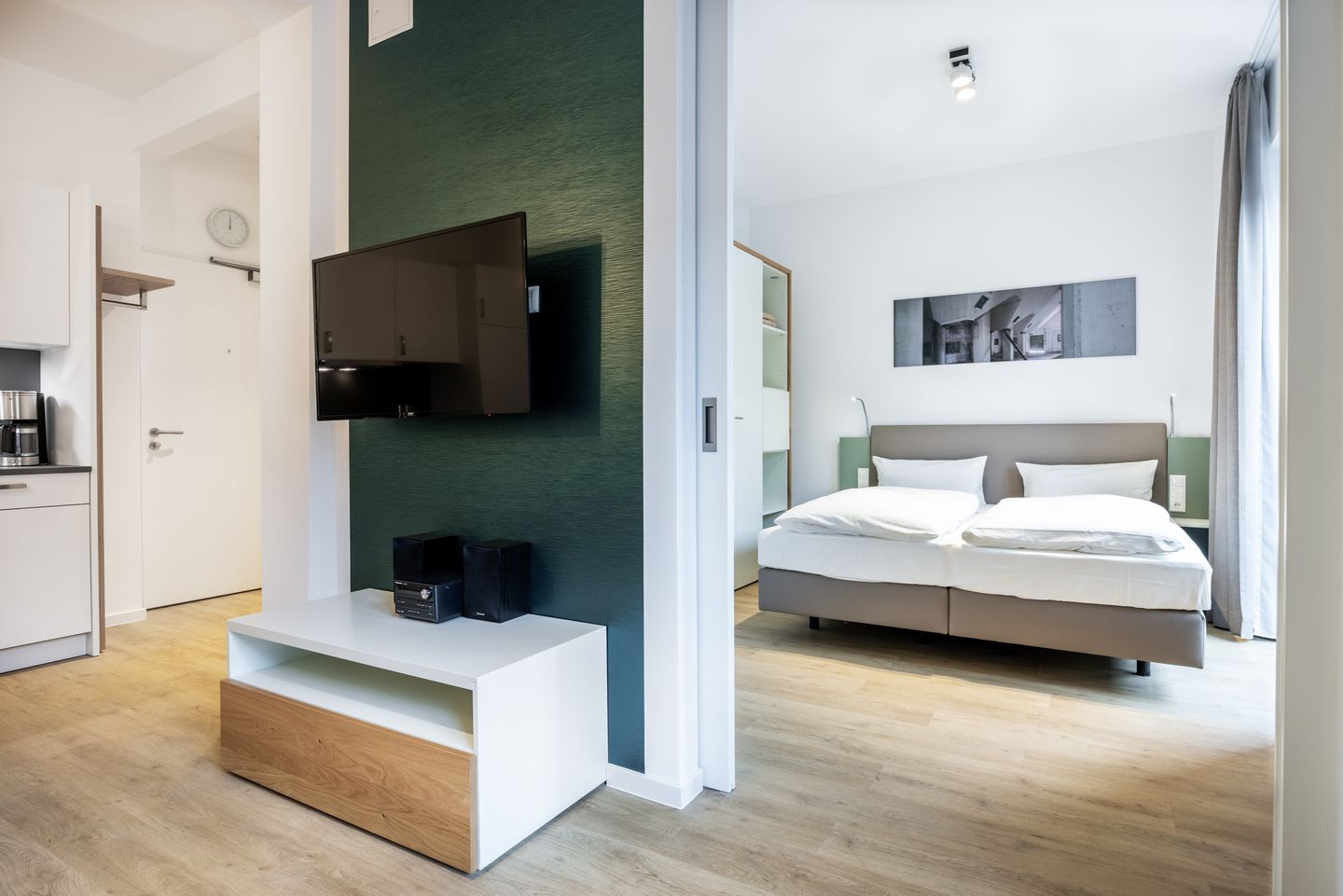 Krusespeicher Krusespeicher 3-45 Wismar - Wohn-/Essbereich mit Zugang zum Schlafzimmer