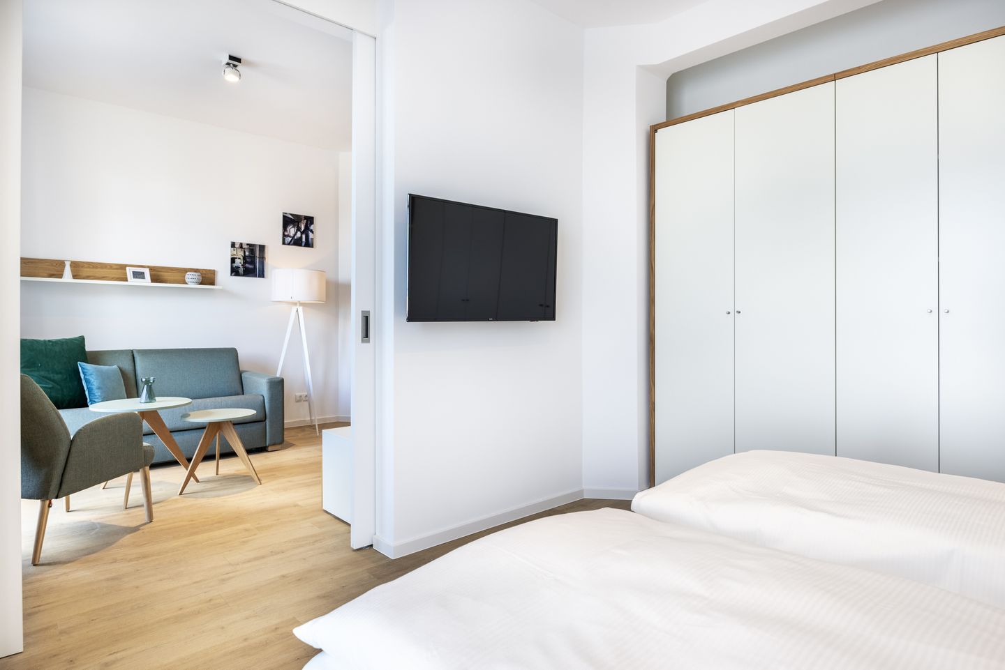 Krusespeicher Krusespeicher 3-51 Wismar - Schlafzimmer mit Doppelbett und Flatscreen TV - gbmv0-01 - Großenbrode