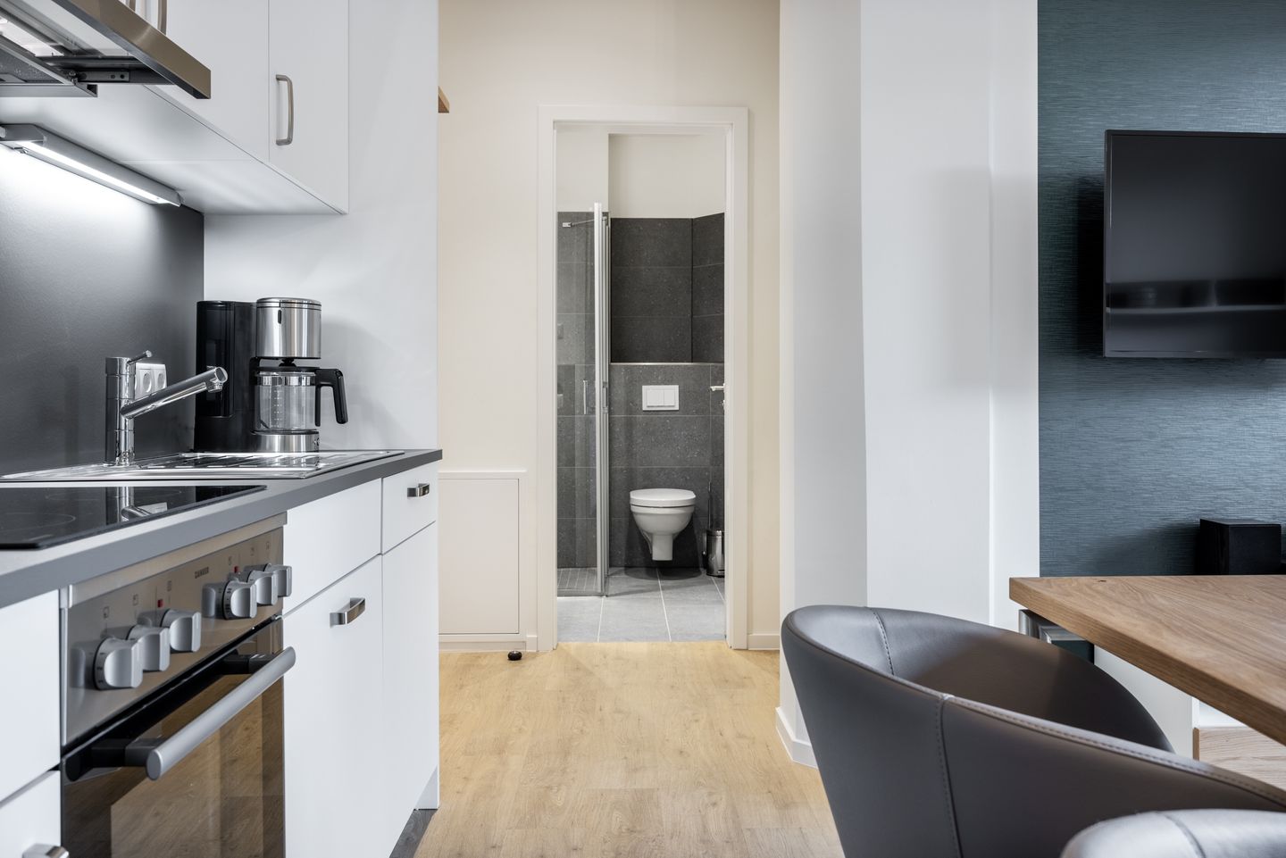 Krusespeicher Krusespeicher 4-54 Wismar - Wohn-Essbereich mit Esstisch und Sitzgelegenheit