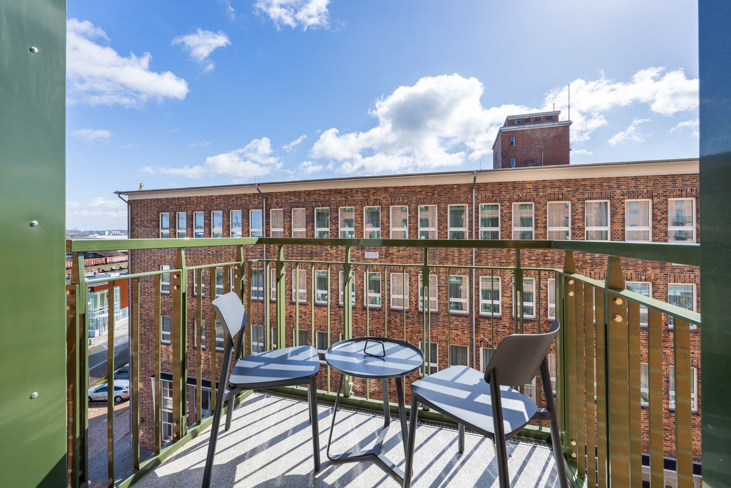 Krusespeicher Krusespeicher 4-54 Wismar - Balkon mit Gartenmöbeln