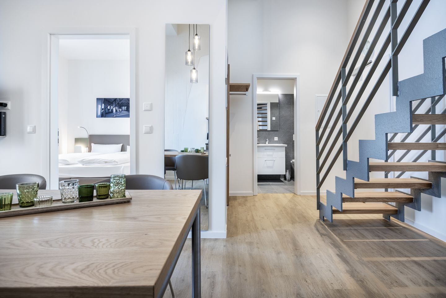 Krusespeicher Krusespeicher 6-74 Wismar - Wohn-Essbereich mit Esstisch und Sitzgelegenheit