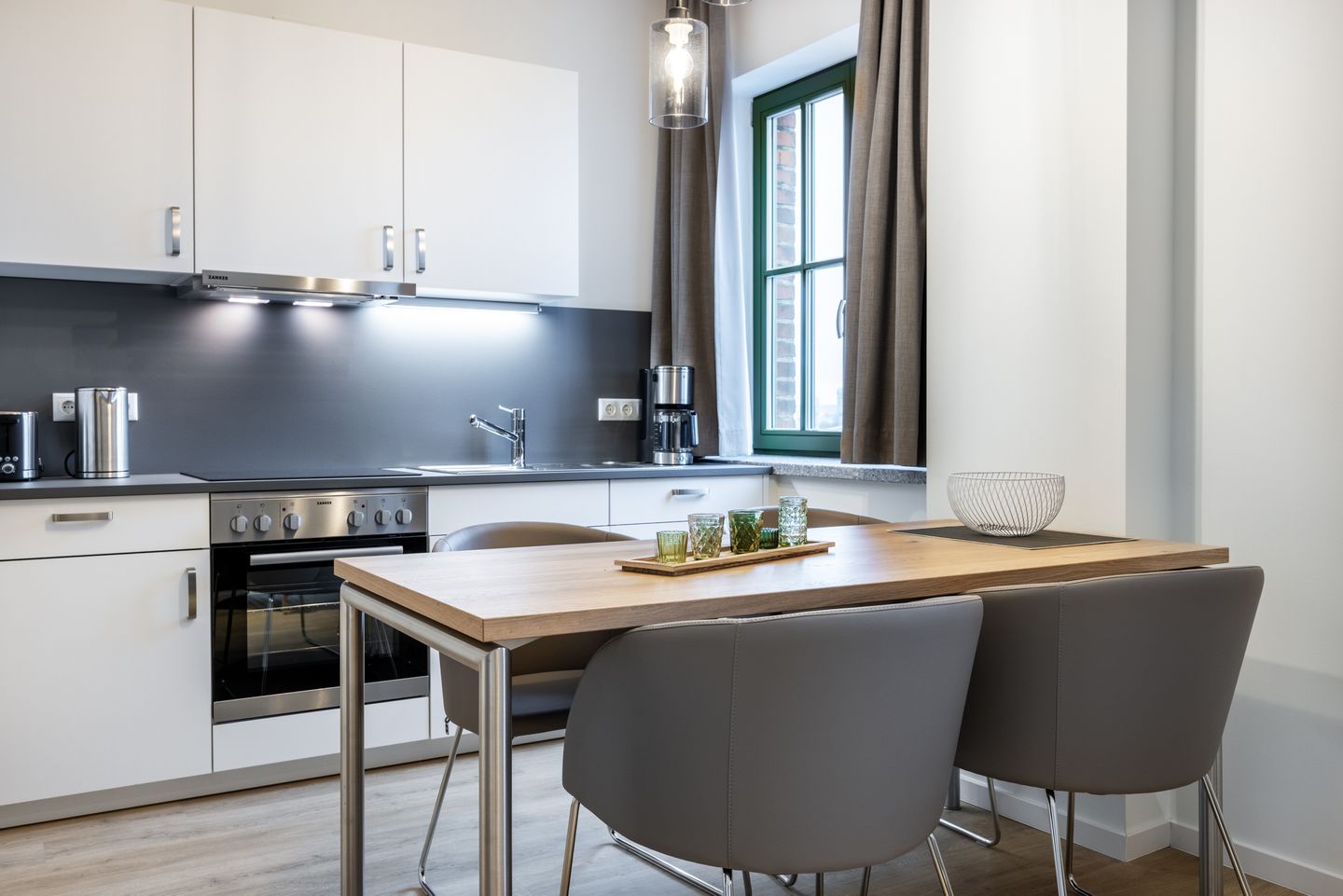 Krusespeicher Krusespeicher 4-52 Wismar - Wohn-Essbereich mit Küchenzeile