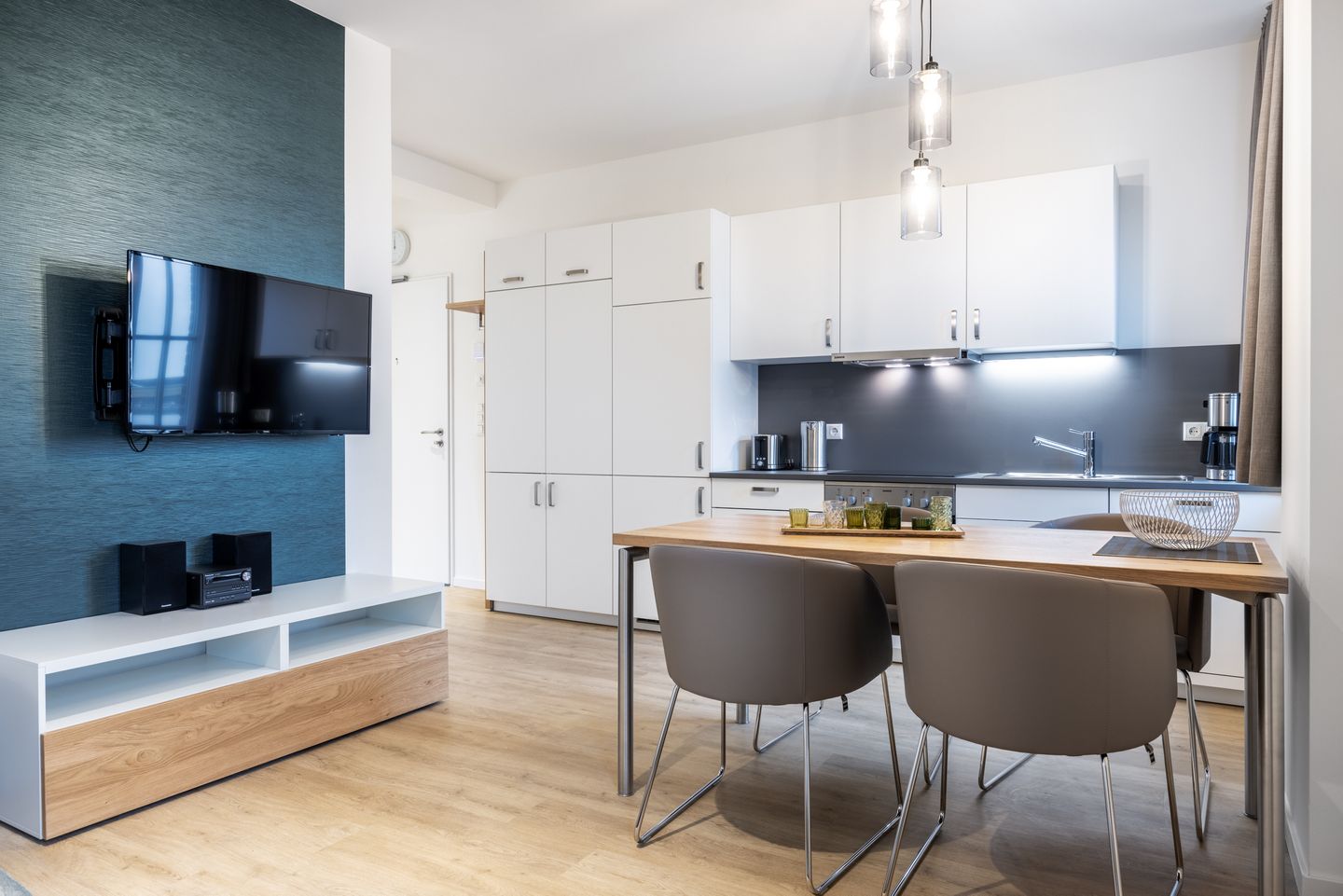 Krusespeicher Krusespeicher 4-52 Wismar - Wohn-Essbereich mit Flatscreen-TV