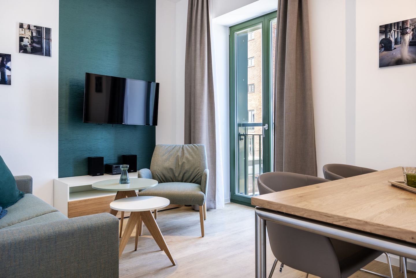 Krusespeicher Krusespeicher 2-40 Wismar - Wohn-/Essbereich mit Esstisch und TV