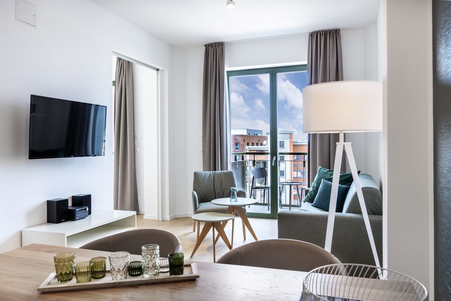 Krusespeicher Krusespeicher 3-49 Wismar - Wohn-/Essbereich mit Esstisch und TV