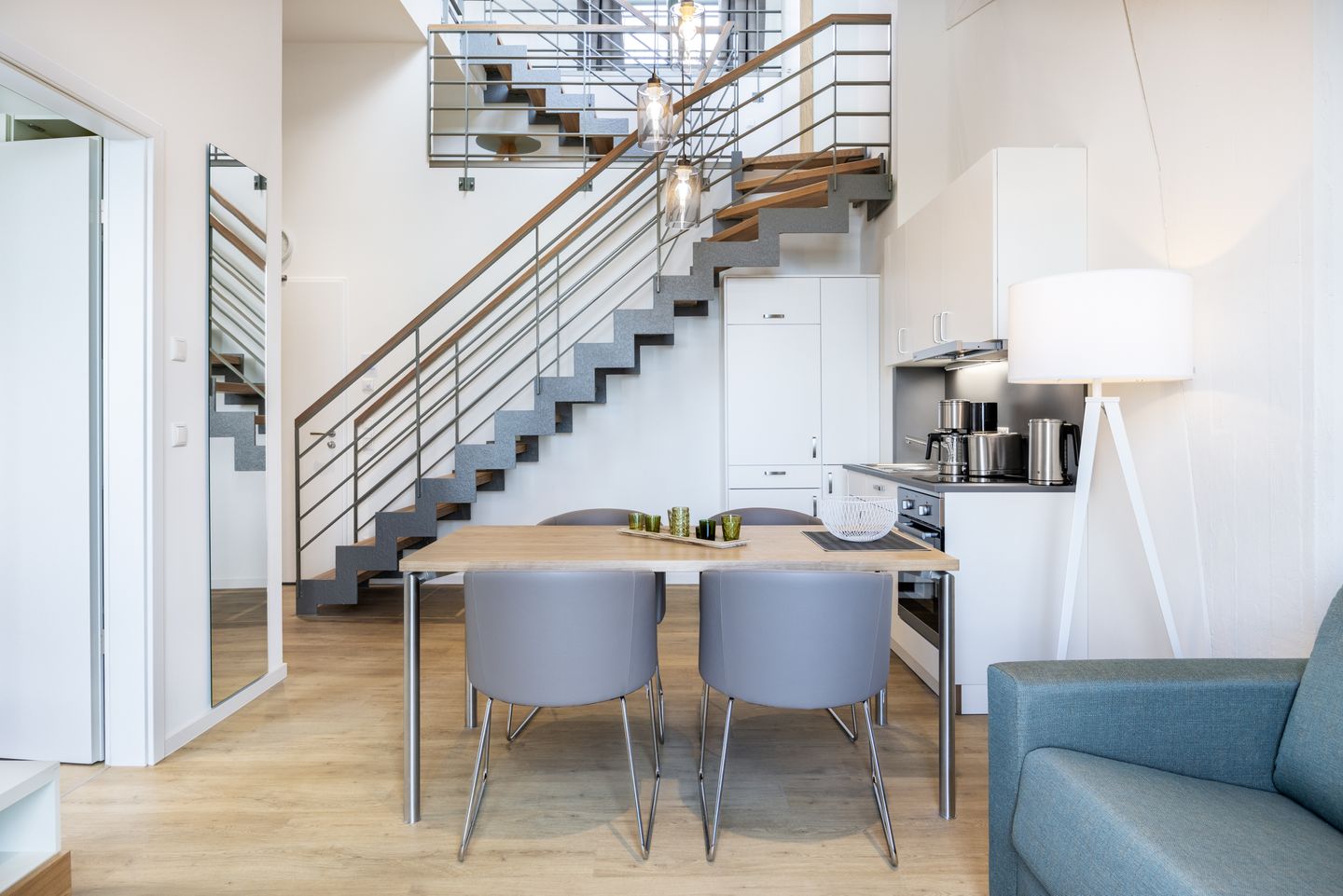 Krusespeicher Krusespeicher 6-75 Wismar - Wohn-Essbereich mit Esstisch und Sitzgelegenheit