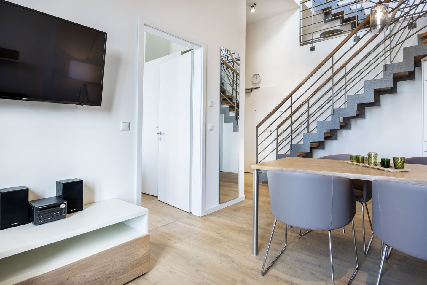 Krusespeicher Krusespeicher 6-75 Wismar - Wohn-Essbereich mit Flatscreen-TV