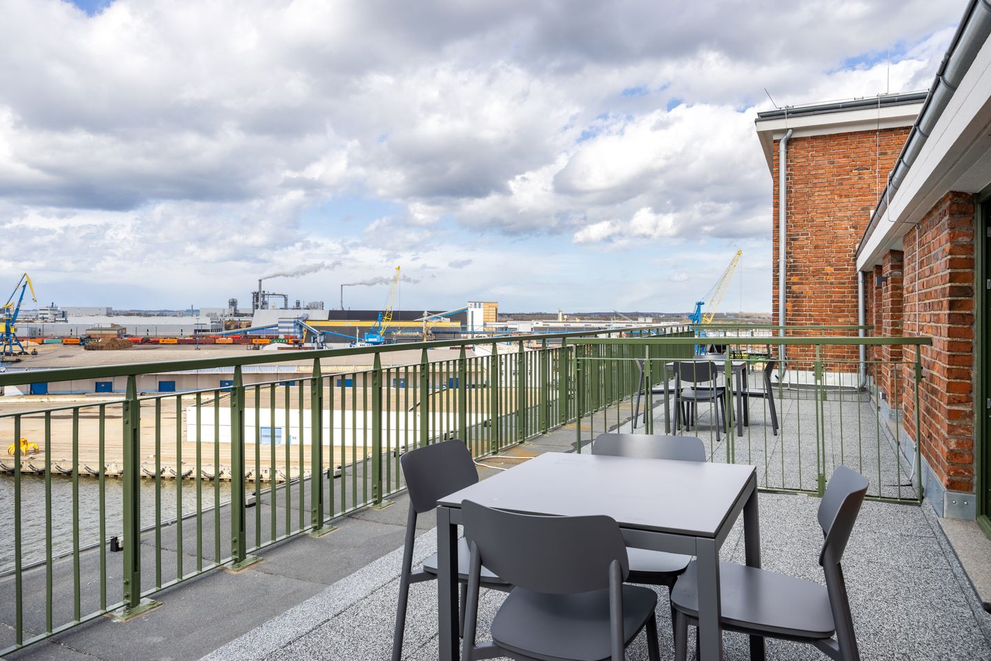 Krusespeicher Krusespeicher 6-75 Wismar - Dachterrasse mit Gartenmöbeln