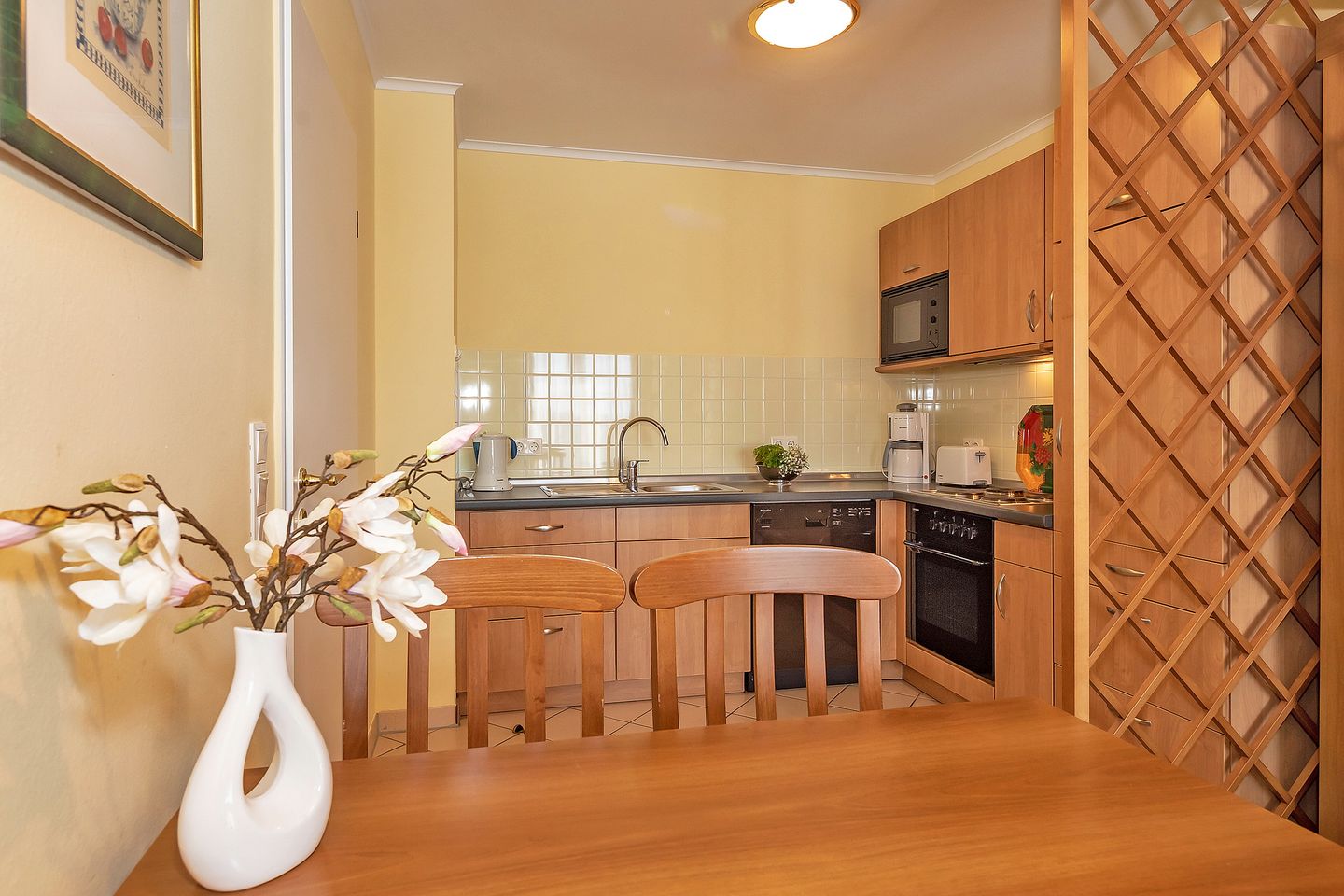 Seehof Seehof 132 Usedom - Küchenzeile mit Esstisch und Sitzgelegenheit