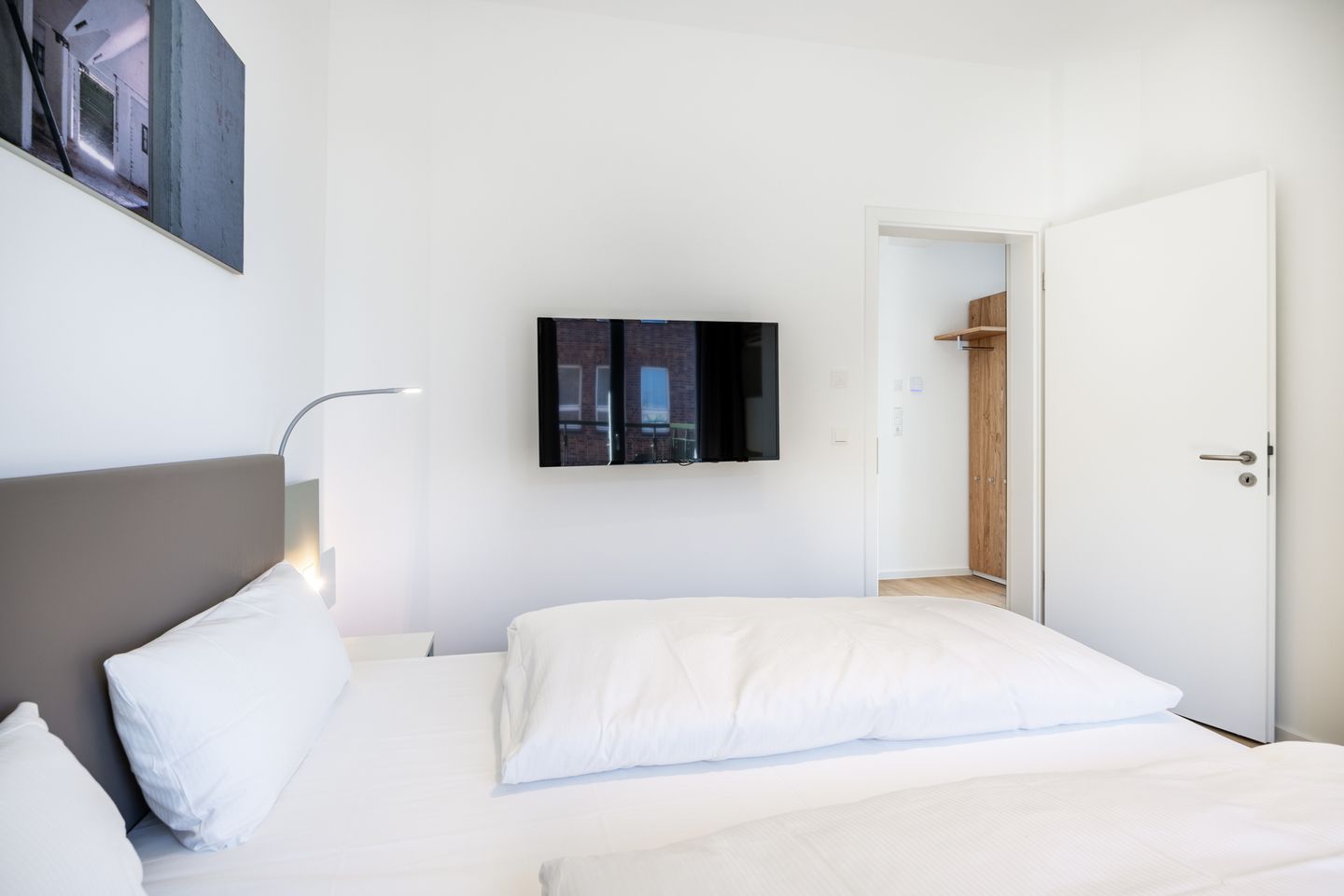 Krusespeicher Krusespeicher 3-44 Wismar - Schlafzimmer mit Doppelbett und TV