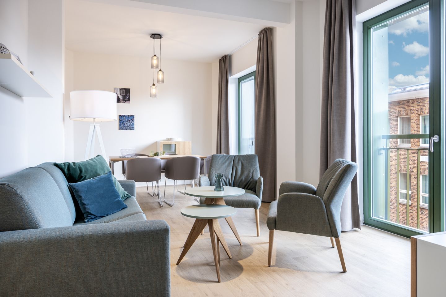 Krusespeicher Krusespeicher 4-55 Wismar - Wohn-Essbereich mit Couch