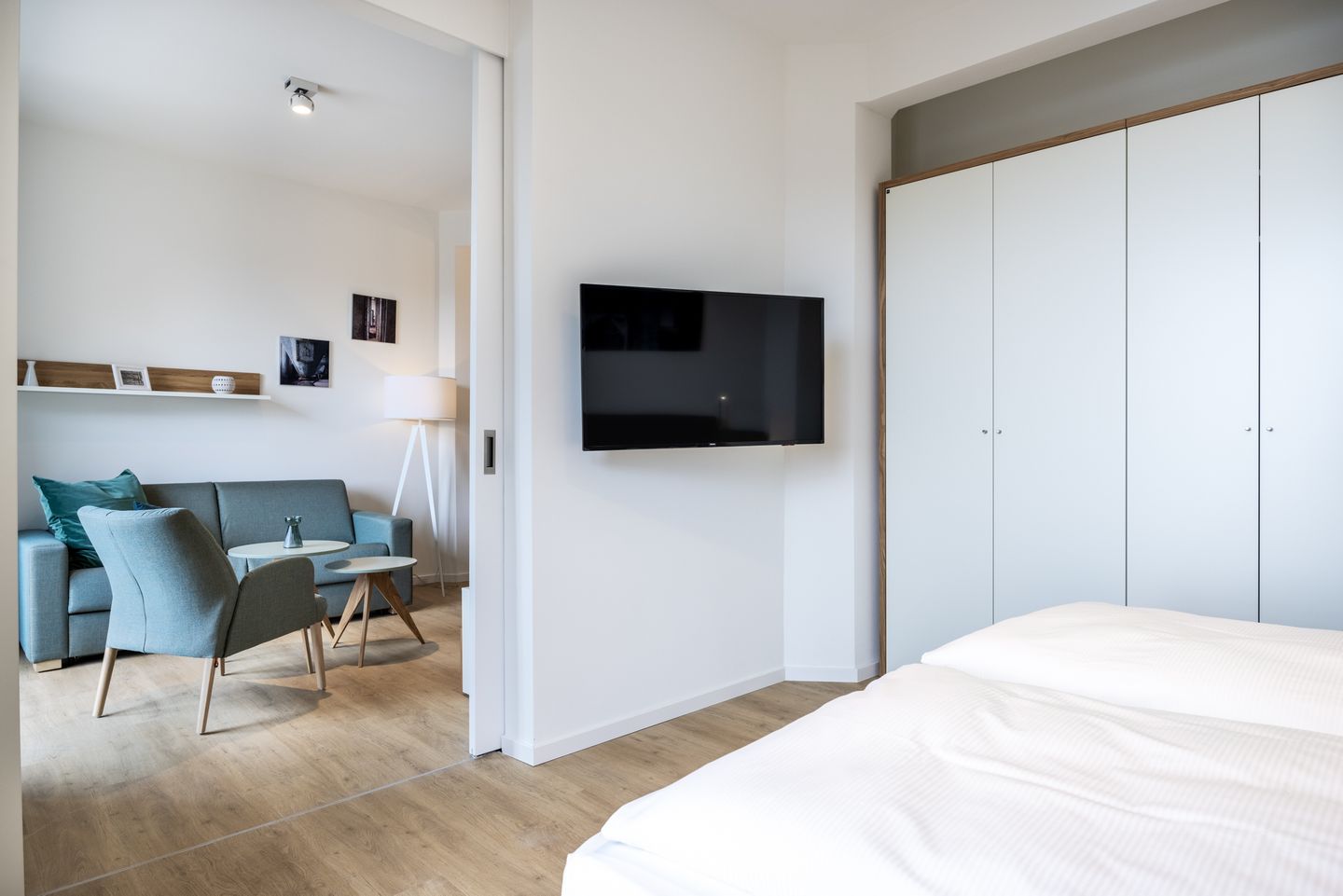 Krusespeicher Krusespeicher 4-57 Wismar - Schlafzimmer mit Doppelbett und Flatscreen TV - gbmv0-01 - Großenbrode