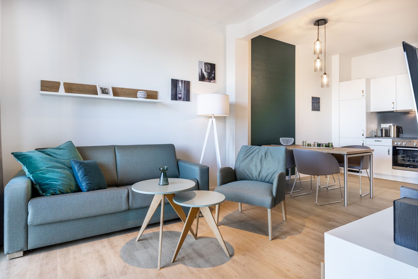 Krusespeicher Krusespeicher 4-58 Wismar - Wohn-Essbereich mit Couch