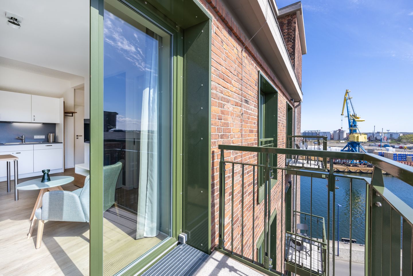 Krusespeicher Krusespeicher 5-61 Wismar - Balkon mit Gartenmöbeln