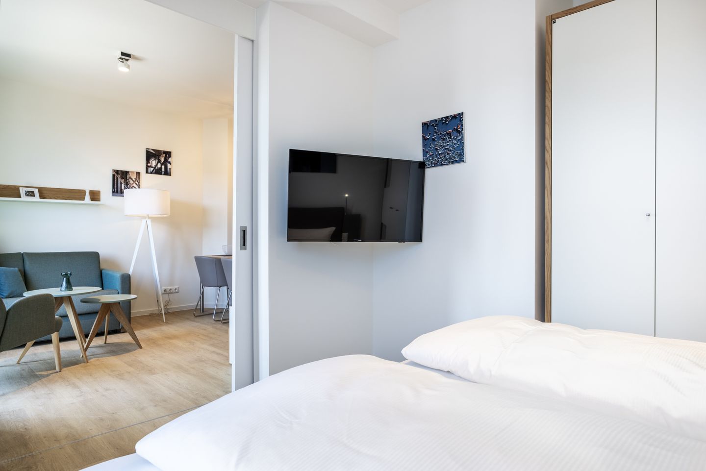 Krusespeicher Krusespeicher 5-62 Wismar - Schlafzimmer mit Doppelbett und Flatscreen TV - gbmv0-01 - Großenbrode