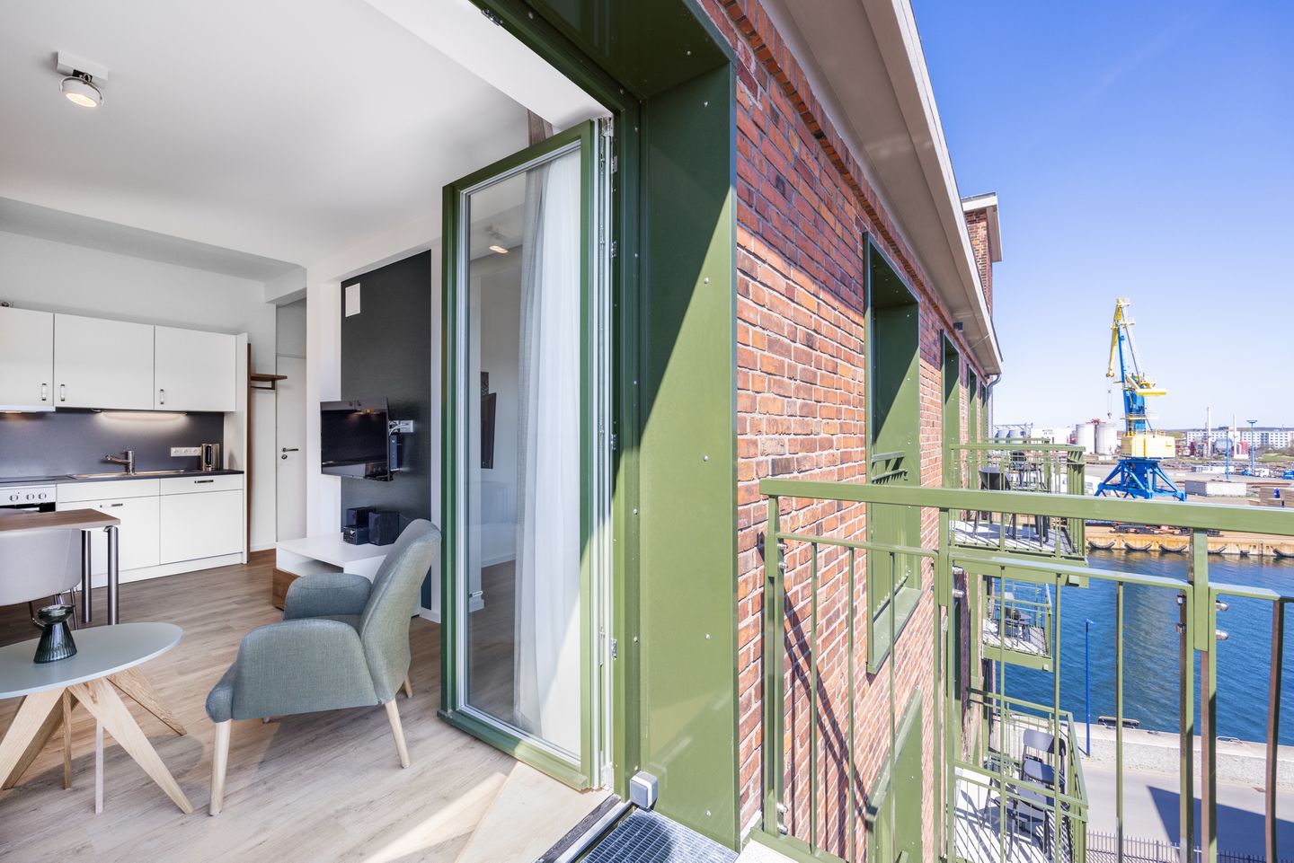 Krusespeicher Krusespeicher 5-62 Wismar - Balkon mit Gartenmöbeln