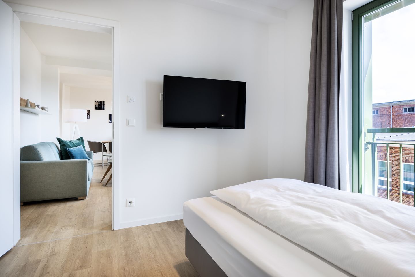 Krusespeicher Krusespeicher 5-63 Wismar - Schlafzimmer mit Doppelbett und Flatscreen TV - gbmv0-01 - Großenbrode