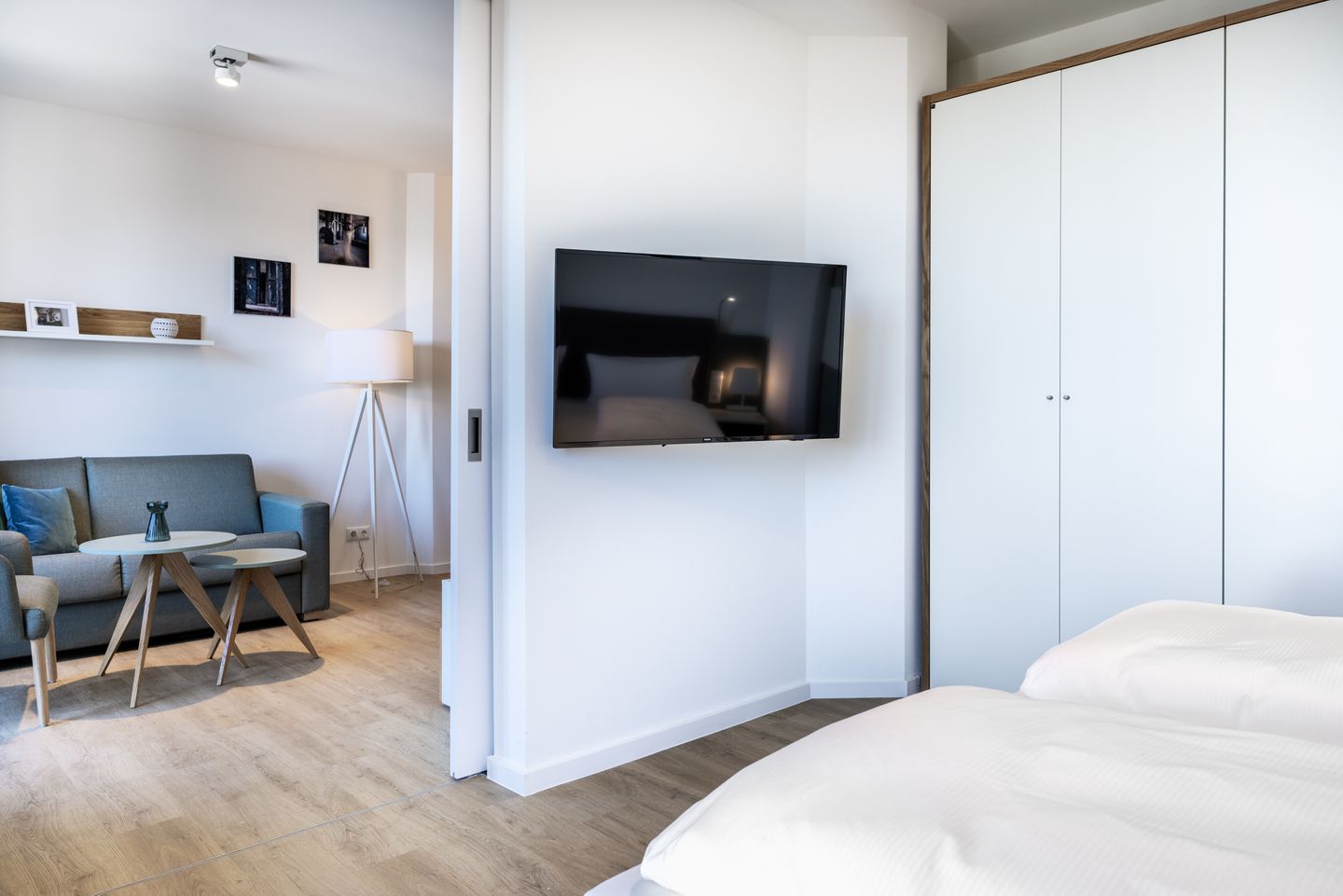 Krusespeicher Krusespeicher 5-65 Wismar - Schlafzimmer mit Doppelbett und Flatscreen TV - gbmv0-01 - Großenbrode