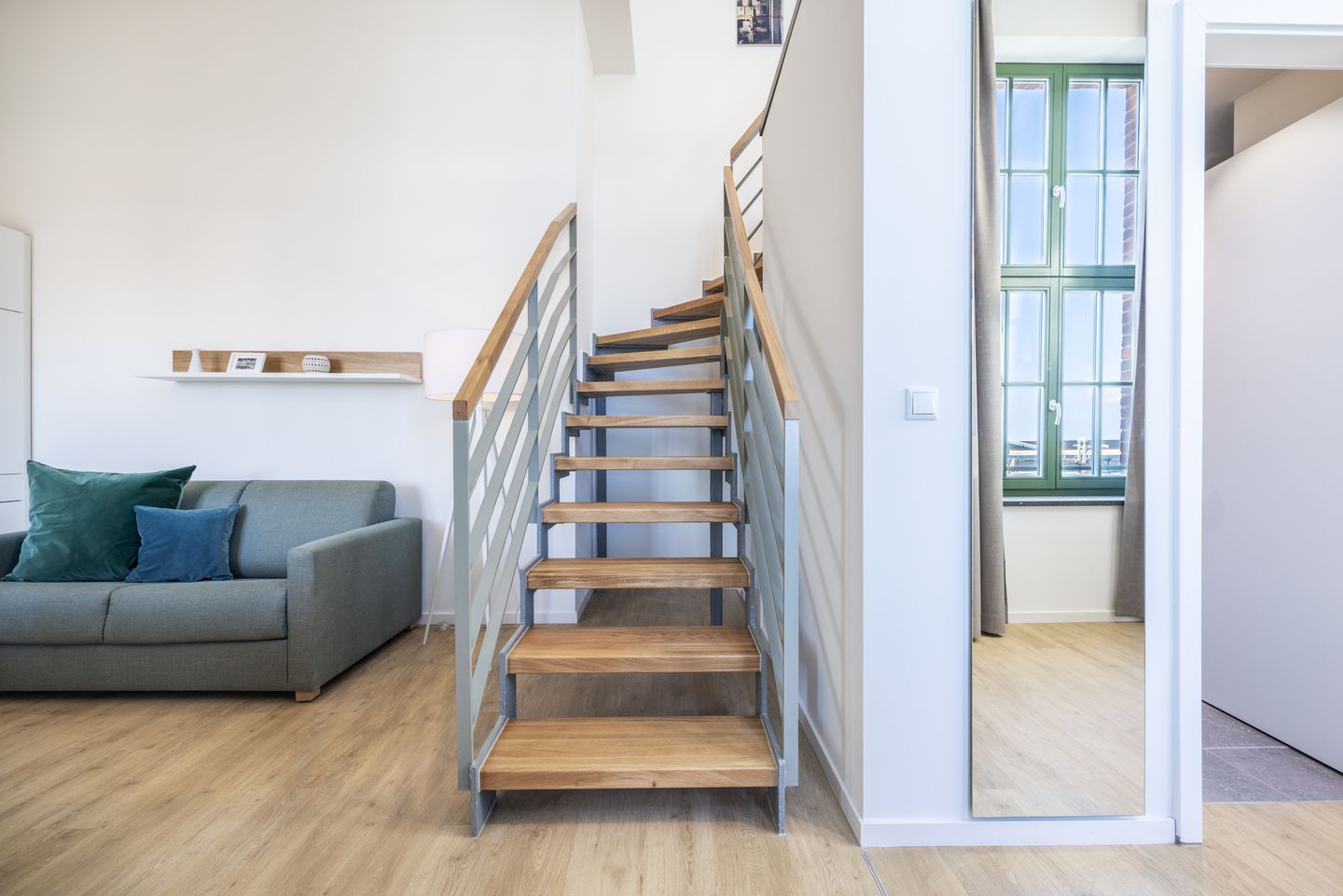 Krusespeicher Krusespeicher 6-68 Wismar - Wohn-Essbereich mit Treppenaufgang