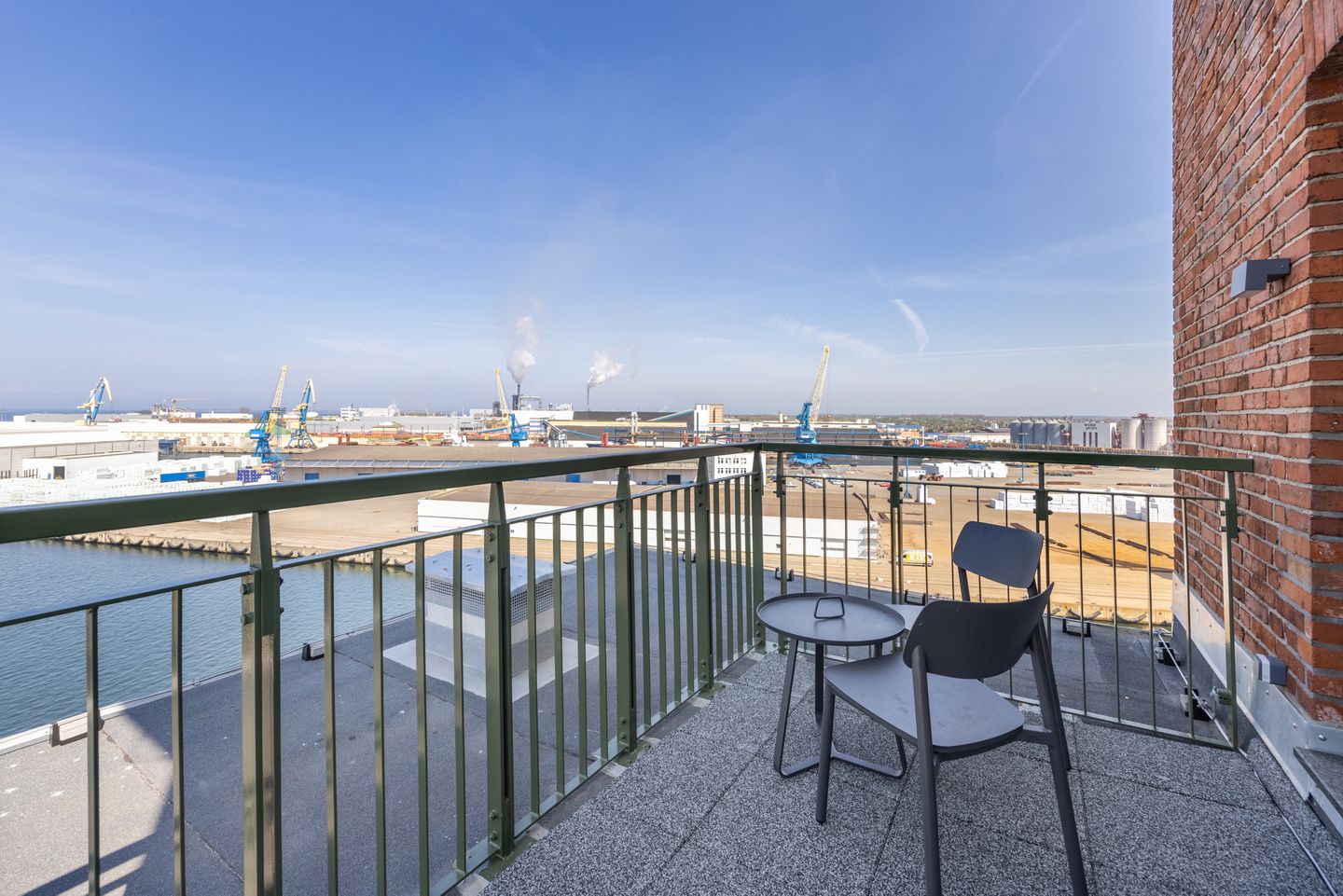 Krusespeicher Krusespeicher 6-68 Wismar - Dachterrasse mit Gartenmöbeln