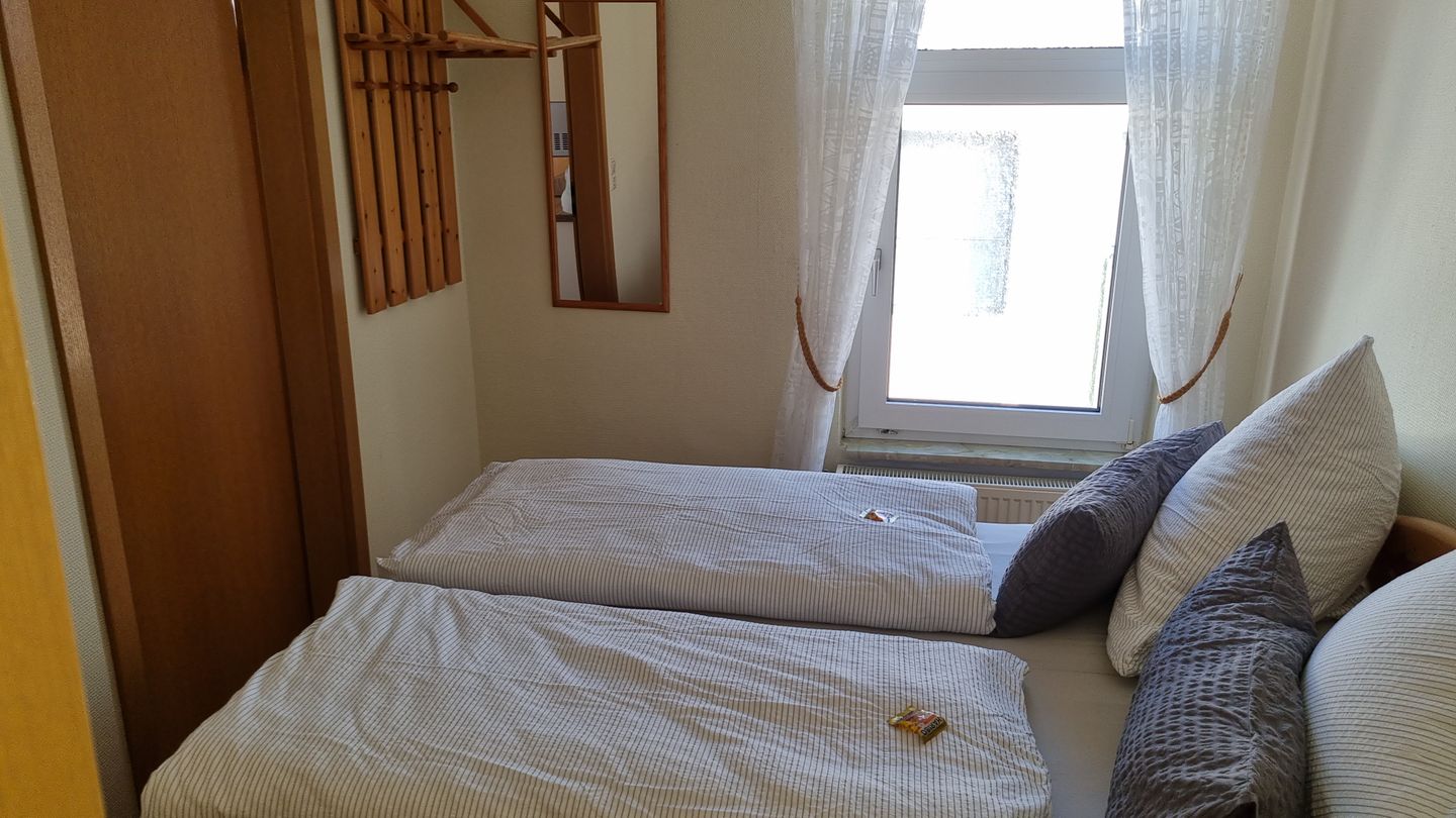 Haus Borkumitte Appartement Thor Haus Borkumitte - kleines Schlafzimmer mit 1,40 Bett