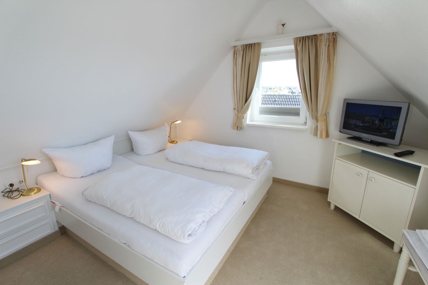 Trutz blanker Hans  - Dünenstr. 19, App. 8 Wenningstedt - Schlafzimmer