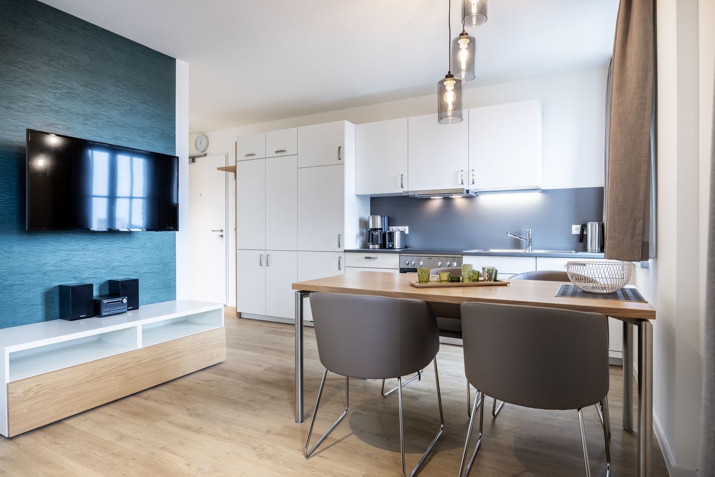 Krusespeicher Krusespeicher 5-60 Wismar - Wohn-Essbereich mit Couch