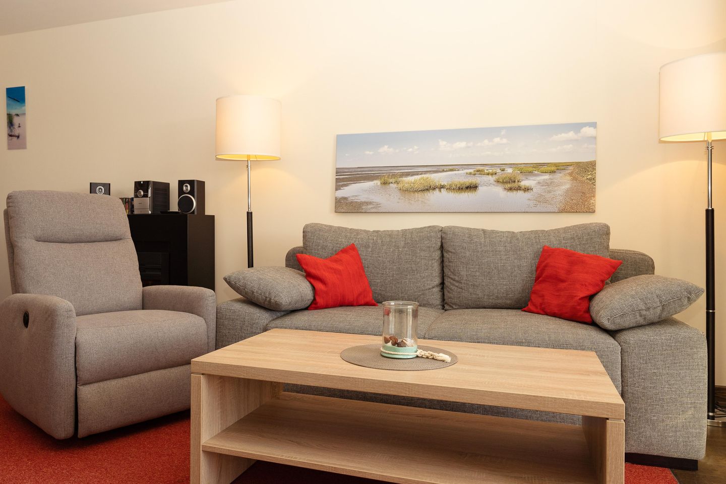 Resort Deichgraf Resort Deichgraf 27-07 Wremen - Wohn-Essbereich mit Couch