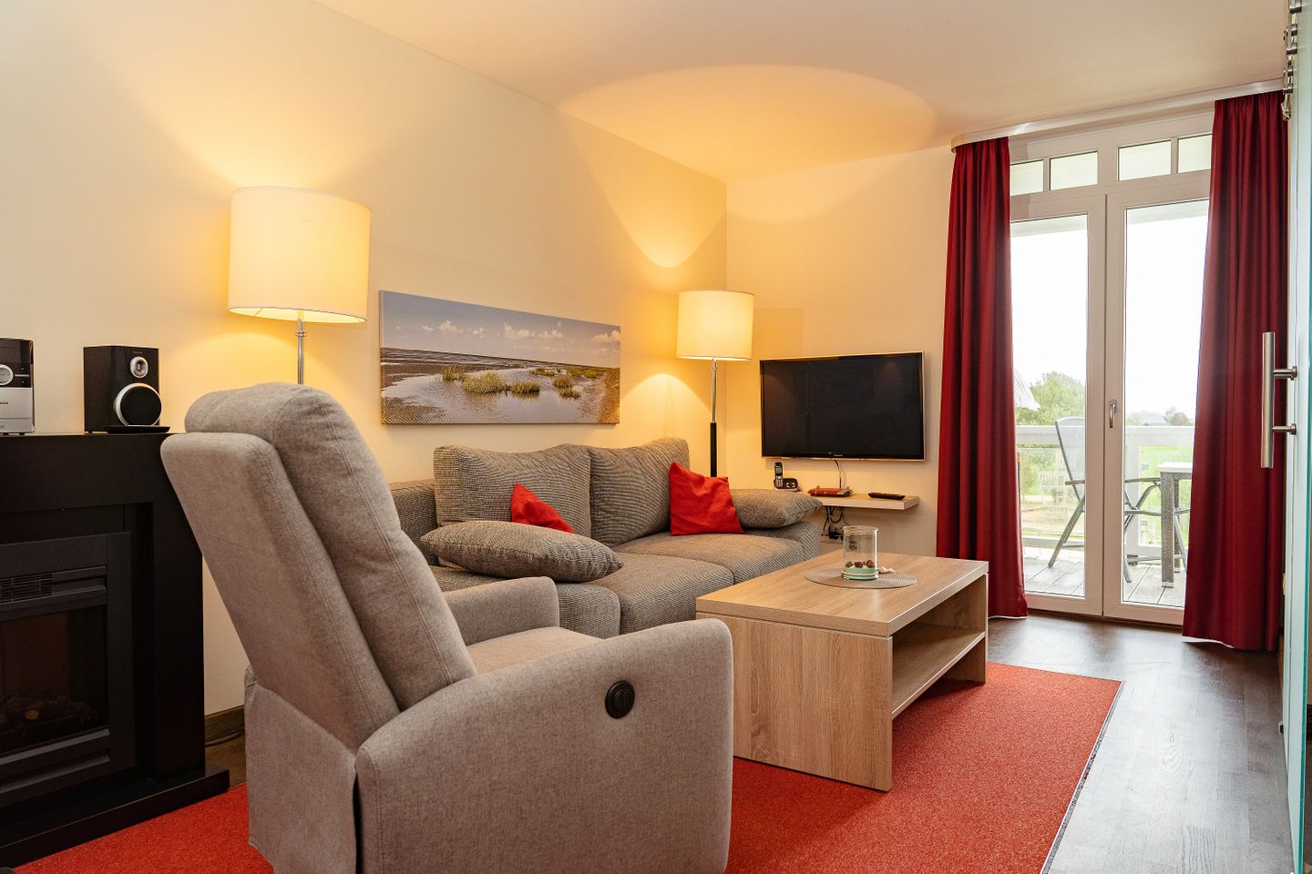 Resort Deichgraf Resort Deichgraf 27-07 Wremen - Wohn-Essbereich mit Couch