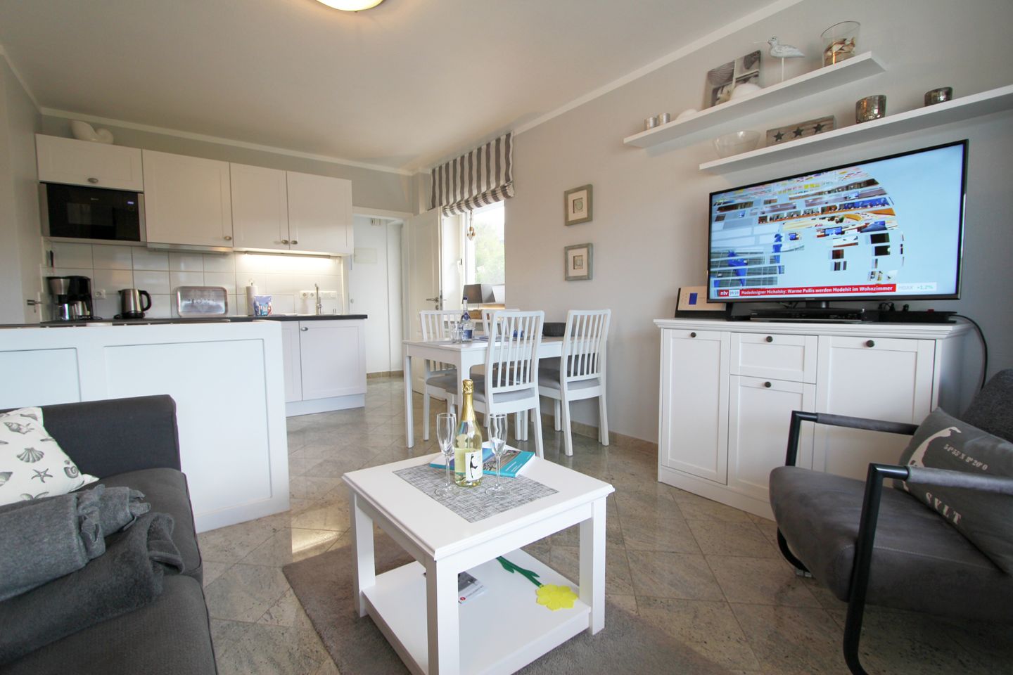 Im Grund 25, App. 1 Wenningstedt - Wohnzimmer