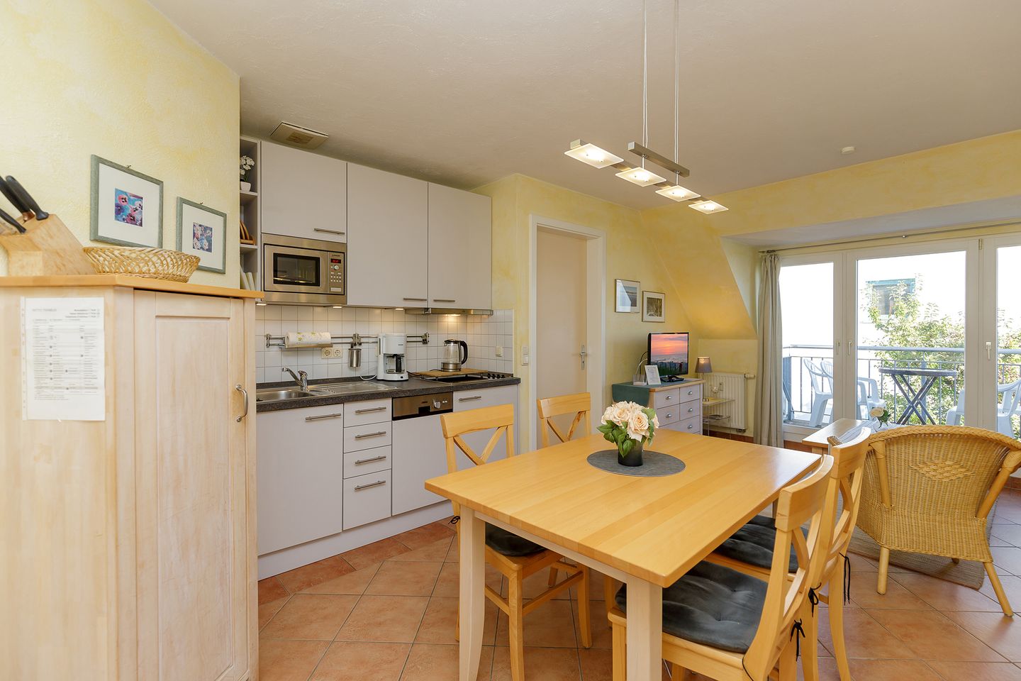 Strandstraße 32 Strandstraße 32-56 Kühlungsborn - Küchenzeile mit Mikrowelle