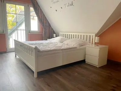 Schlafzimmer mit Doppelbett  Hafenstrasse 34 - Wohnung 8