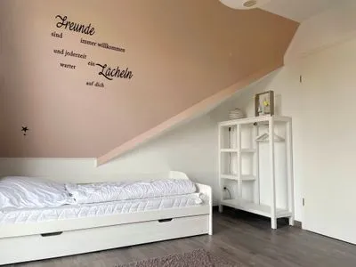 Schlafzimmer mit zwei Einzelbetten  Hafenstrasse 34 - Wohnung 8