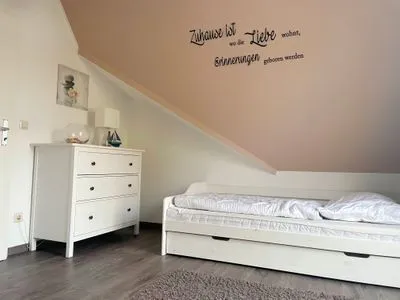 Schlafzimmer mit zwei Einzelbetten  Hafenstrasse 34 - Wohnung 8