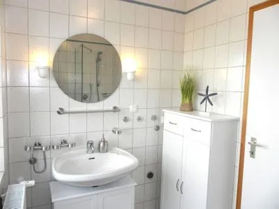 Badezimmer in der Ferienwohnung Jessen´s Wattblick in Wittdün auf Amrum Ferienwohnung *Jessen´s Wattblick*