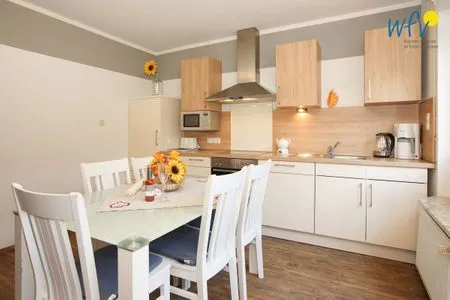 Küche / Küchenzeile Villa van Harten Ferienwohnung "Dollart-Prinzessin"