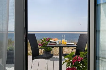 Terrassenmöbel und Meerblick in der Ferienwohnung Aalto in Wittdün auf Amrum Amrumer Welle Ferienwohnung „Aalto"