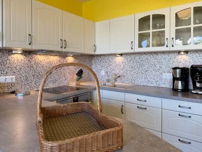 Offene Küche der Ferienwohnung "Willkommen bei den Hartmanns" in Wittdün auf Amrum Haus Nordenlicht Ferienwohnung „Willkommen bei den Hartmanns"