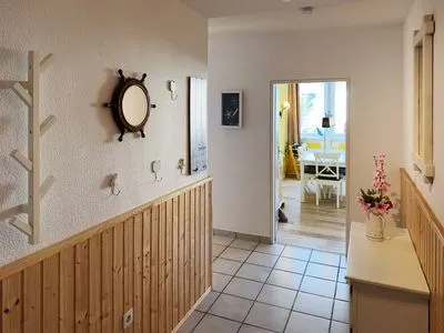 Korridor der Ferienwohnung "Willkommen bei den Hartmanns" in Wittdün auf Amrum Haus Nordenlicht Ferienwohnung „Willkommen bei den Hartmanns"
