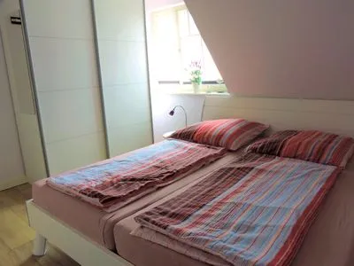 Schlafzimmer mit Doppelbett Neue Reihe Neue Reihe 28 - Wohnung Wolke 7