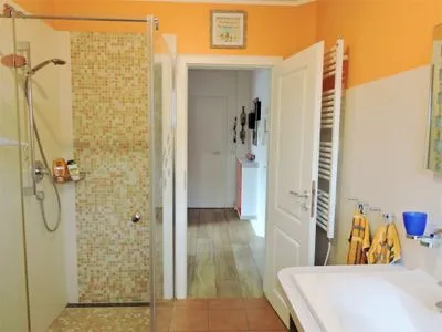 Badezimmer mit Dusche Neue Reihe Neue Reihe 28 - Wohnung Wolke 7