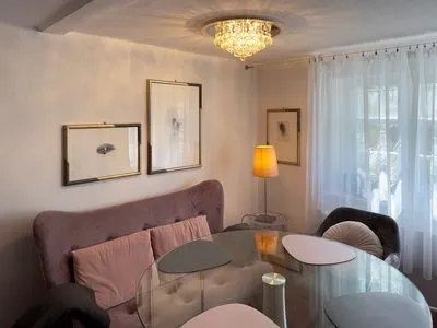 Wohnküche in der Ferienwohnung Klönschnack in Süddorf auf Amrum Friesenhaus Amrum Ferienhaushälfte „Klönschnack"