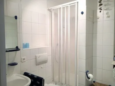 Badezimmer mit Dusche Achtern Diek Achtern Diek 13a - Wohnung 2