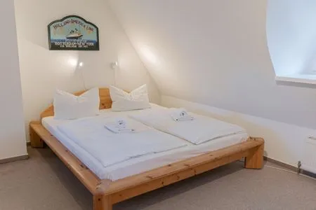 offenes Schlafzimmer mit Doppelbett Achtern Diek Achtern Diek 8a - Wohnung 5