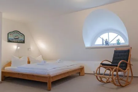 offenes Schlafzimmer mit Doppelbett Achtern Diek Achtern Diek 8a - Wohnung 5