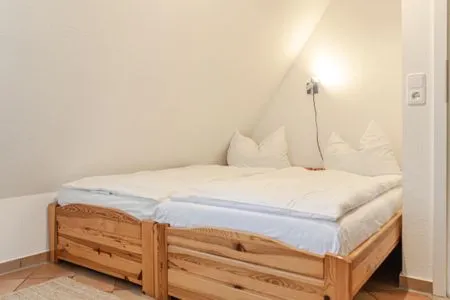 Schlafzimmer mit zwei Einzelbetten Achtern Diek Achtern Diek 8a - Wohnung 5