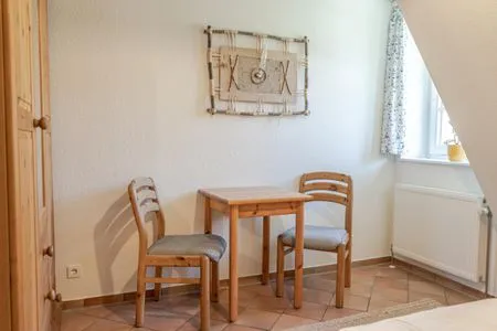 Tisch und Stühle Achtern Diek Achtern Diek 8a - Wohnung 5